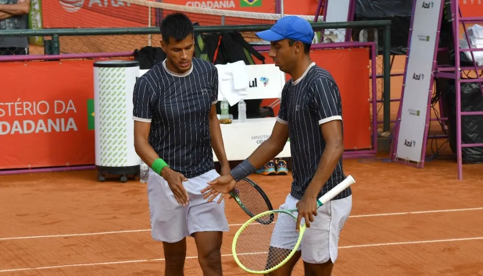 Zeballos (izq.) y Arias en un anterior partido.