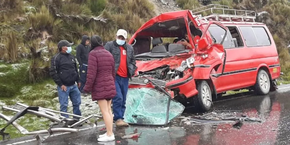 Un accidente de tránsito en la ruta entre los Yungas y La Paz. Foto: RRSS