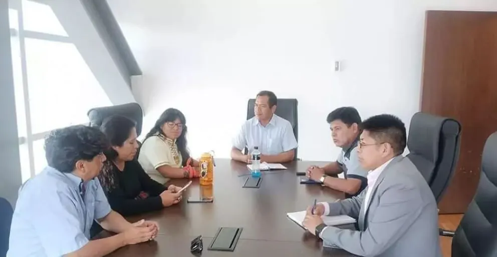 Las autoridades durante la reunión de acercamiento. Foto: Cámara de Diputados