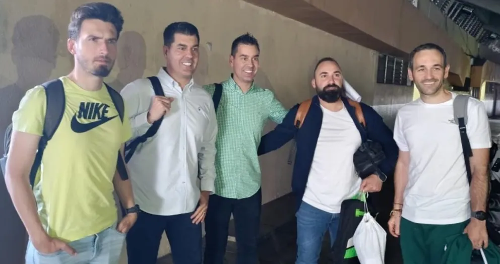 Agustín Peraita (izq.), Ismael Rescalvo, Juan Rescalvo, Agustín Segura, y Robert Tejero, el equipo técnico del Tigre. Foto: Marcos Bonilla. 