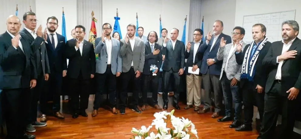 El directorio de Bolívar que asumió el mando del club en enero de 2020. Foto:bolívar.com.bo
