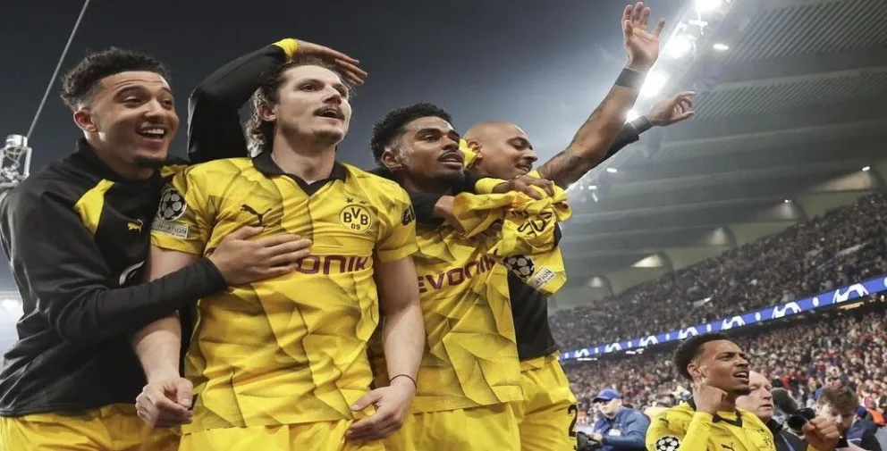 La celebración de los jugadores del Borussia Dortmund luego de la clasificación. Foto: EFE