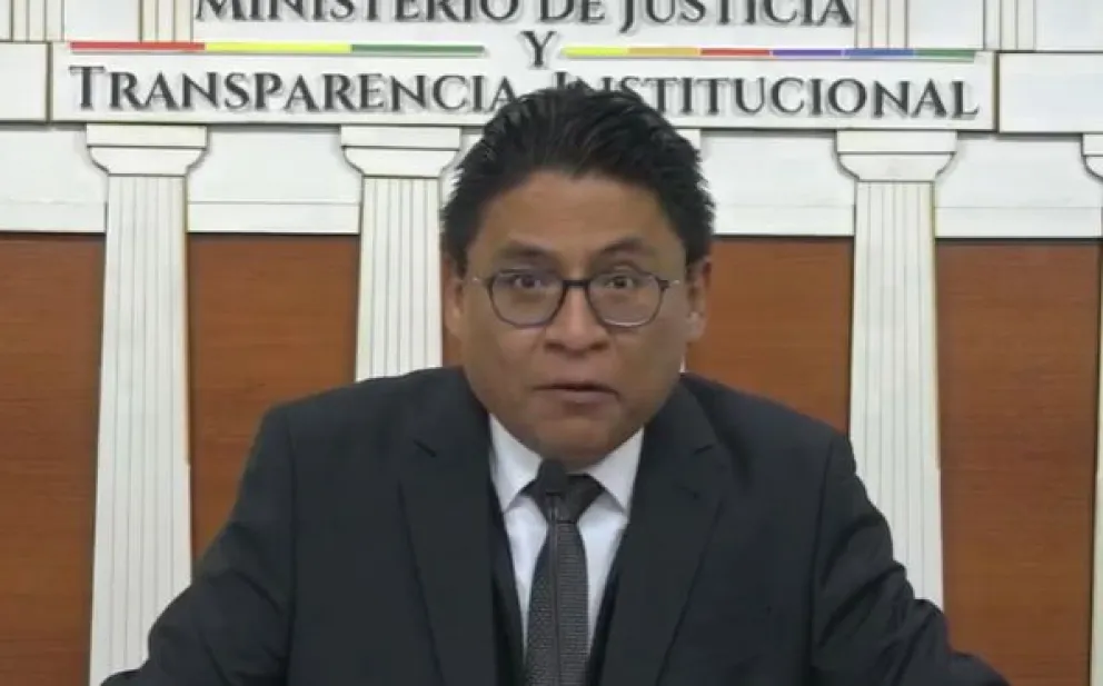 El ministro de Justicia, Iván Lima, brinda conferencia de prensa. Foto: Captura Ministerio de Justicia
