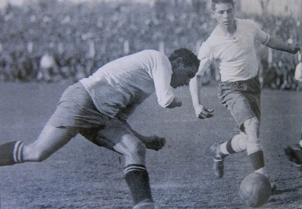 El Manco Castro en acción en uno de los encuentros de la Copa de 1926. Foto: Libro Historia de la Copa América
