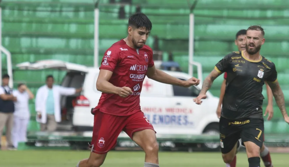 Santiago Arce en uno de los partidos que le tocó jugar en el torneo Apertura. Foto: APG