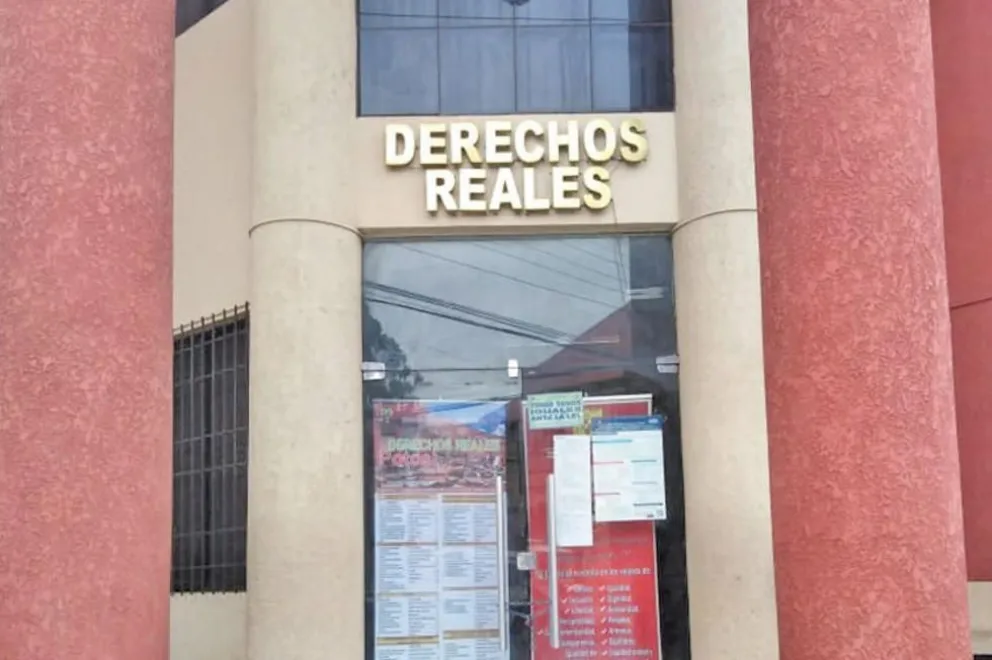 El frontis de la oficina de Derechos Reales (DDRR) en la ciudad de Potosí. Foto. El Potosí