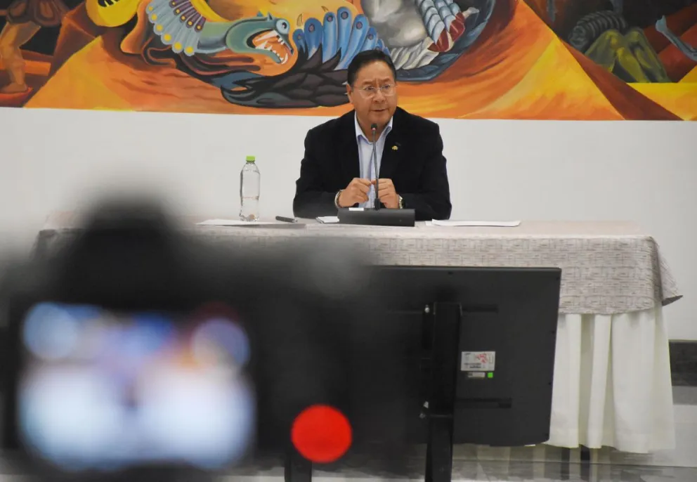 El presidente Arce en una rueda de prensa. Foto: APG