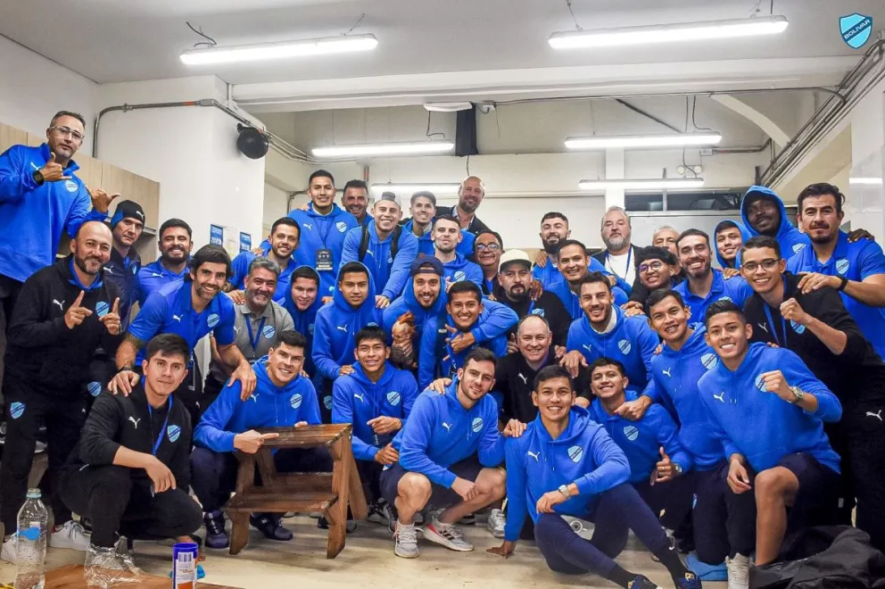 Los jugadores celestes al final del partido ante Millonarios, el miércoles. (Foto Bolívar=