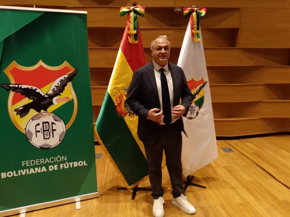 El presidente de la FBF en la noche en que fue distinguido por autoridades y movimientos sociales. Foto Sports 360