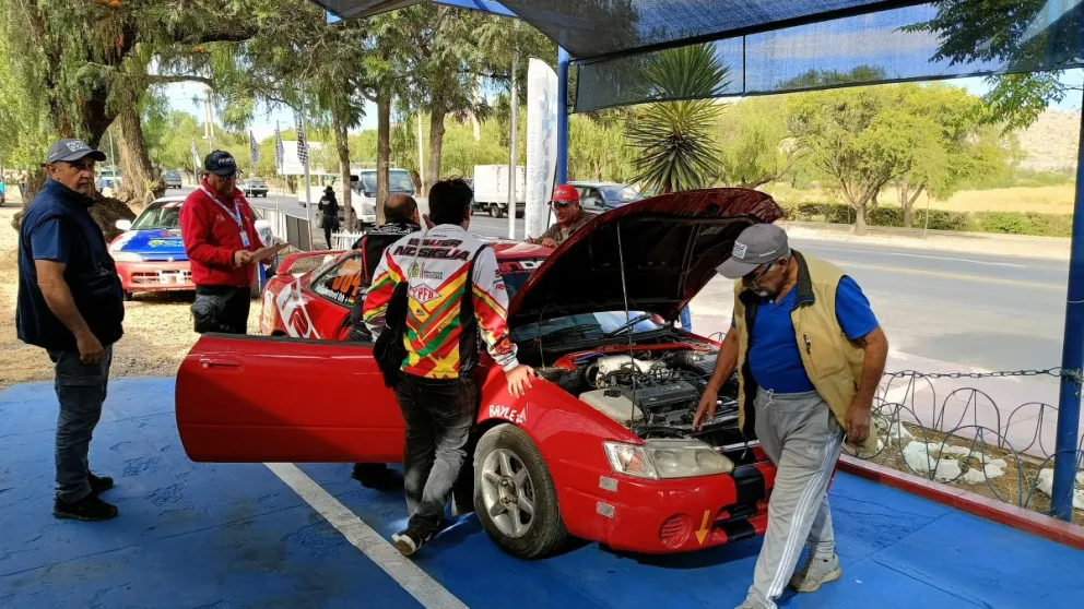 Un vehículo en plena inspección técnica. Foto: Febad.