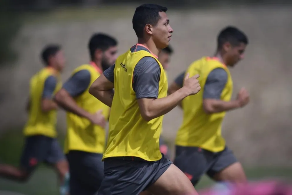 El atacante Martínez, una importante pieza de ataque del albirrojo. (Foto Always Ready)