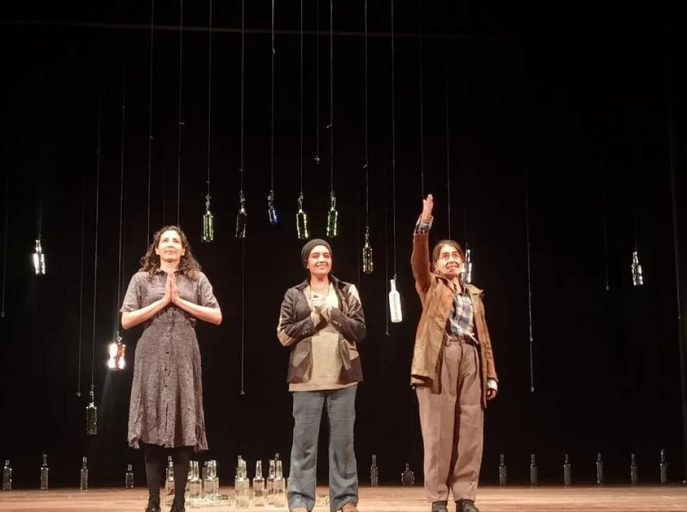 Las protagonistas de la pieza "Como Dios manda", que abrió el Fitaz 2024.     FOTO: Carlos Moreira