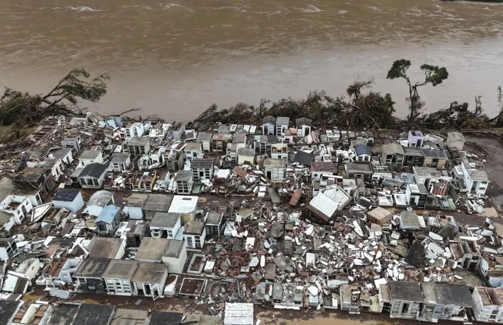 Fotografía tomada con un dron de la destrucción causada por las inundaciones en la ciudad de Muçum. Foto: EFE