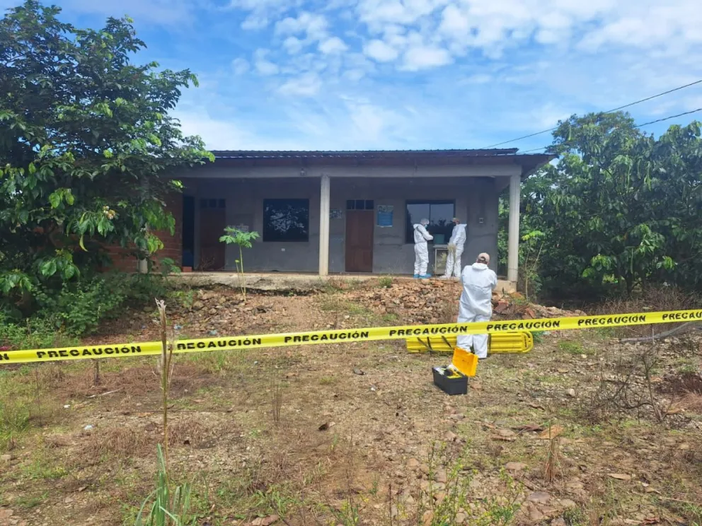 Lugar donde fue hallado el cuerpo de Tomasa, mujer de 40 años asesinada por su expareja, en el municipio cochabambino de Entre Ríos. Foto: Fiscalía.