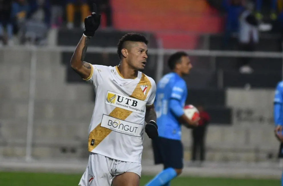 Del Valle celebra su gol de penal para Always Ready. Foto: APG.