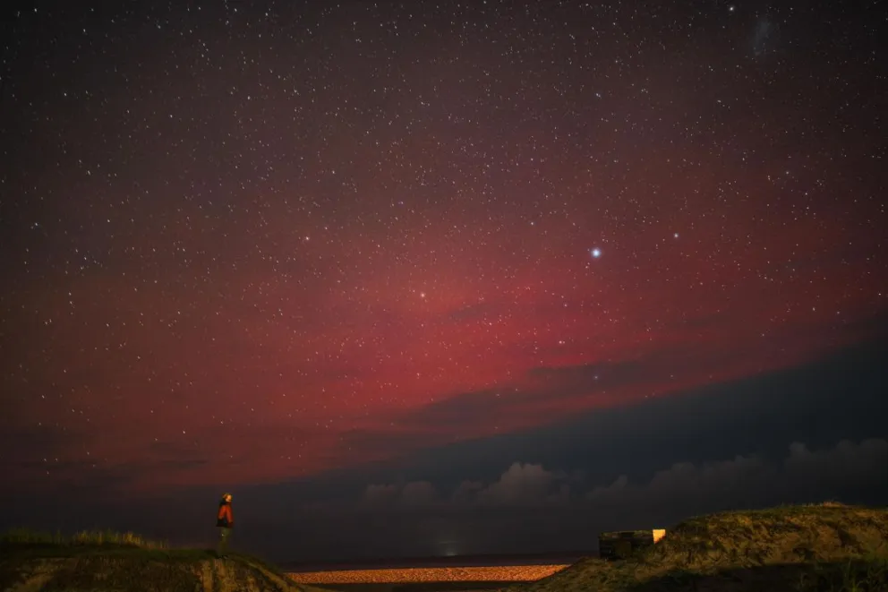 Fotografía cedida por Mateo Boffano de las inusuales auroras australes que se registraron en el hemisferio por la tormenta geomagnética. Foto: EFE