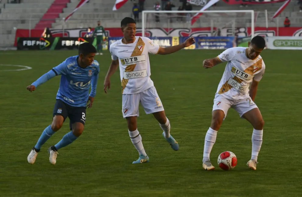 Incidencia del encuentro entre Always (de blanco) y Blooming en El Alto, Foto: APG.