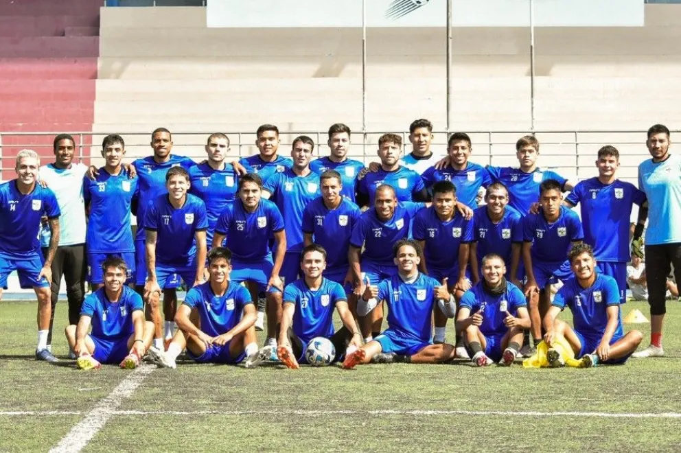 Plantel completo de ABB que volvió a ganar por la fase regional de la Copa Simón Bolívar.