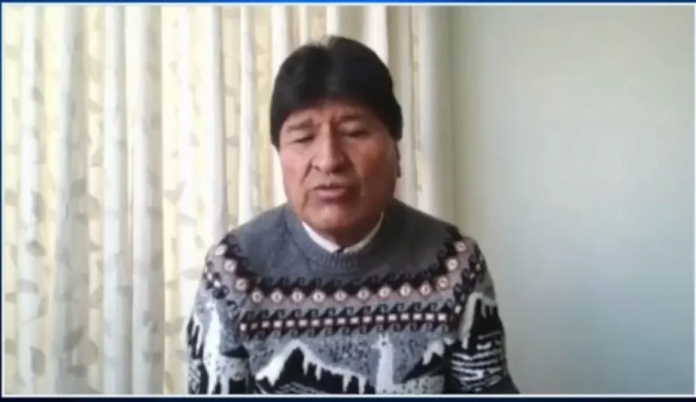 Evo Morales durante su preograma en radio Kawsachun Coca Foto: Captura de pantalla