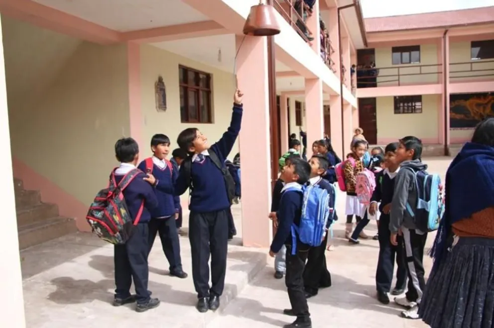 Estudiantes de un colegio potosino, que mañana ingresan en horario de invierno. Foto: El Potosí