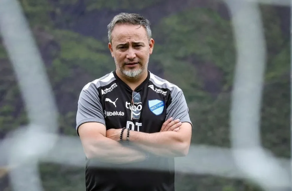 Robatto no estuvo en el banquillo de la Academia en el Patria. Foto: Club Bolívar.