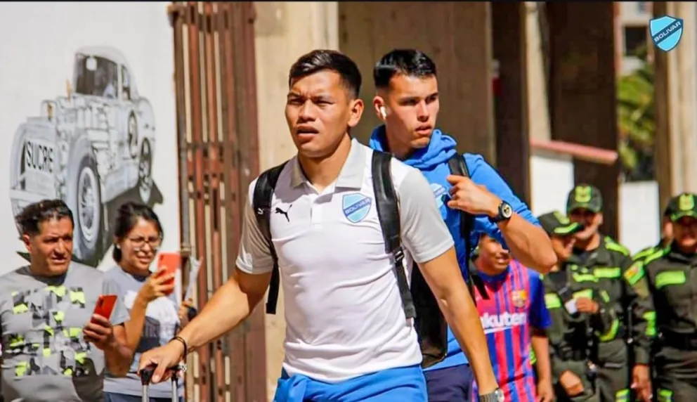 Jugadores de la Academia en su llegada a Sucre. Foto: Club Bolívar.