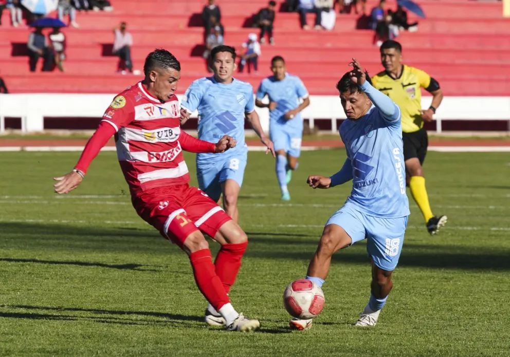 Una incidencia del partido que Bolívar jugó ante Independiente en Sucre. Foto: APG