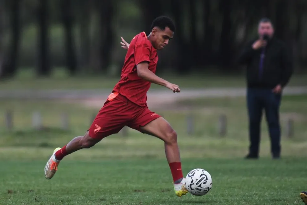 Moisés Paniagua en un entrenamiento del albirrojo. (Foto Always Ready)