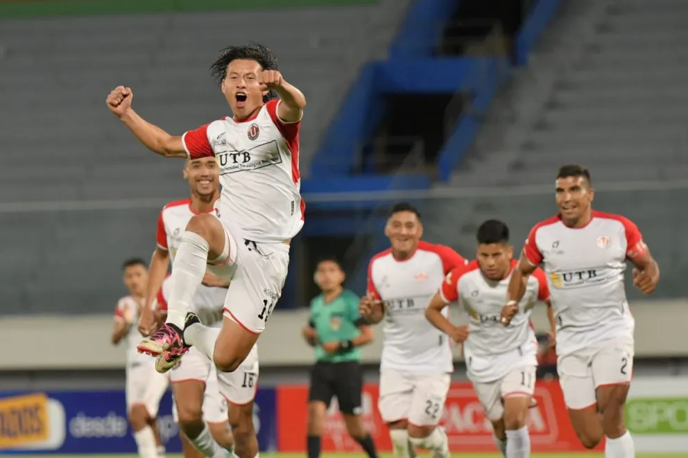 Alipaz celebra su gol para la victoria de Universitario. Foto: APG.
