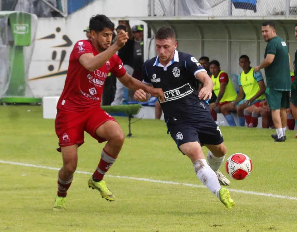 Una incidencia del juego entre San Antonio y Guabirá, en Entre Ríos. Foto: APG