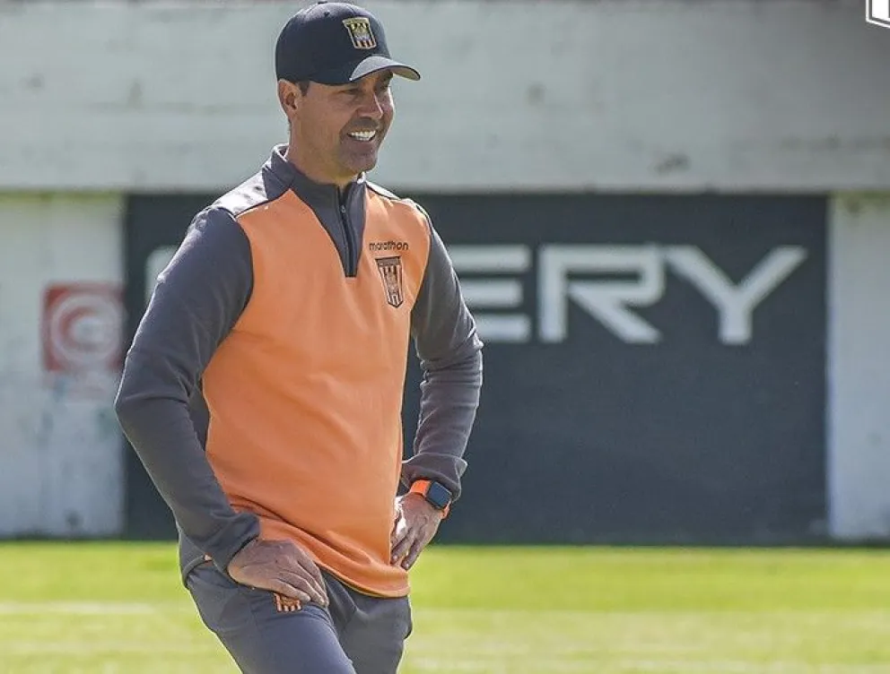 Ismael Rescalvo, director técnico de The Strongest. Foto: The Strongest.