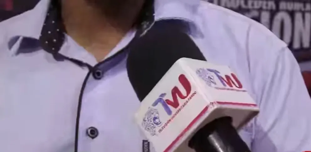 Un micrófono de Canal 21, Televisión Universitaria. Foto: Captura de video