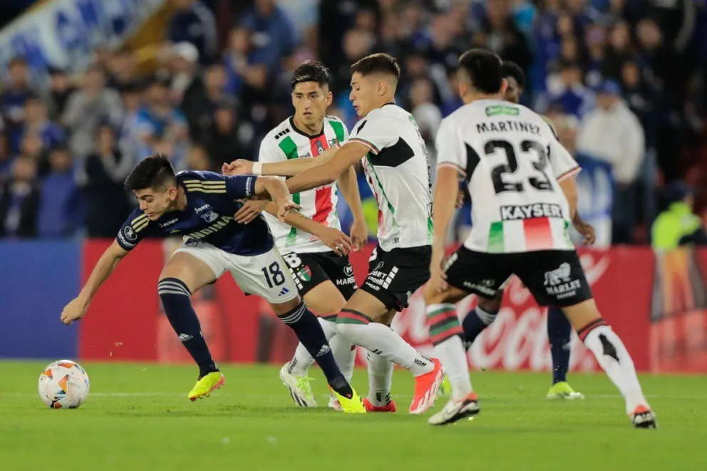 Incidencia del partido entre Millonarios (de azul) y Palestino. Foto: Conmebol.