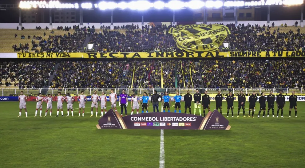 La ceremonia previa del encuentro entre The Strongest y Estudiantes. Foto: APG