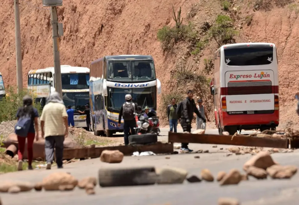 Bloqueos de caminos en enero pasado en Cochabamba. Foto: Archivo EFE