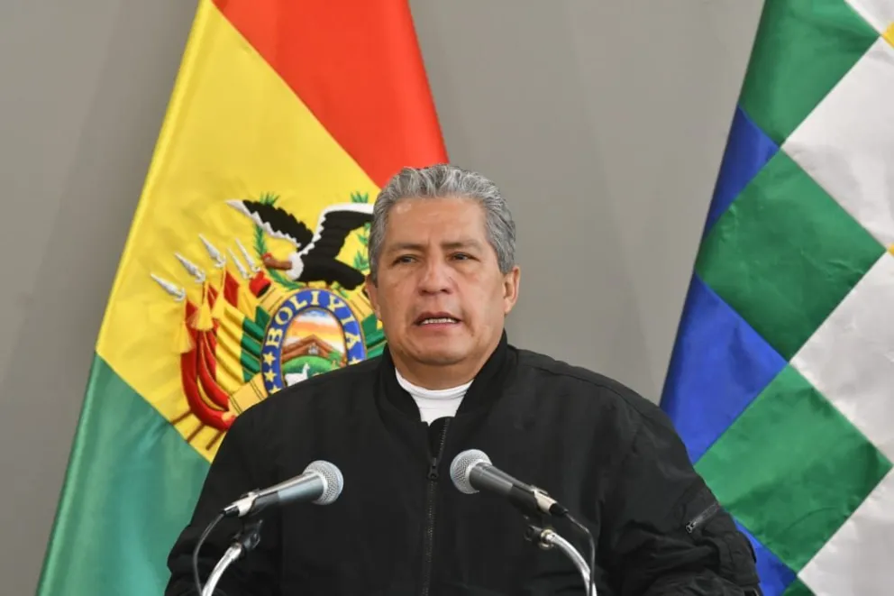 Edmundo Novillo, ministro de Defensa, en contacto con la prensa, este miércoles. Foto: APG 