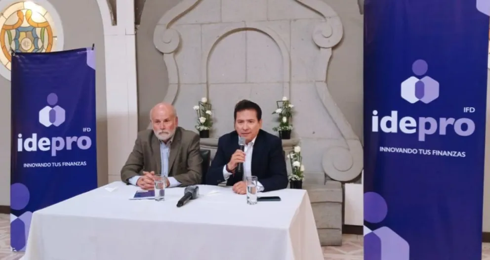 Ejecutivos de Idepro y Sembrar Sartawi IFD anuncian la fusión. Foto: Idepro