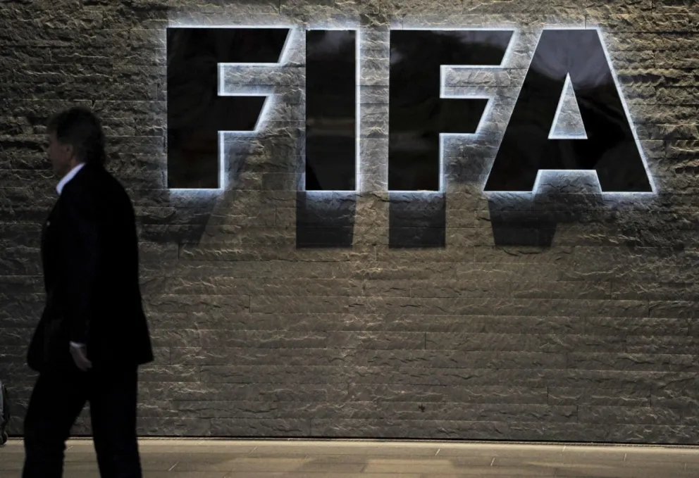 La FIFA toma medidas radicales en contra del racismo en los campos de juego. Foto EFE