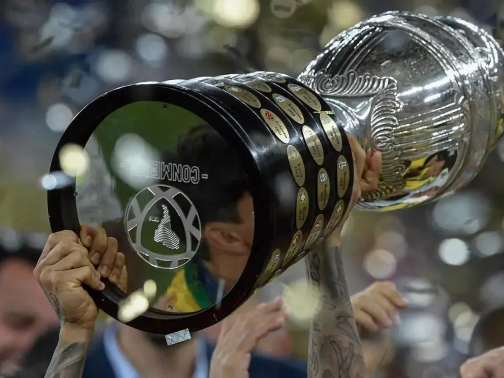 El trofeo que levantará el campeón de la Copa América que se jugará en Estados Unidos. Foto: Redes sociales.