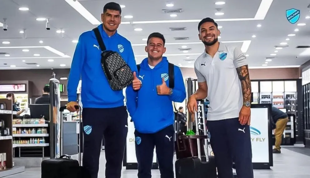 Lampe (izq.), Henry Vaca y Algarañaz durante un viaje anterior. Foto: Club Bolívar.