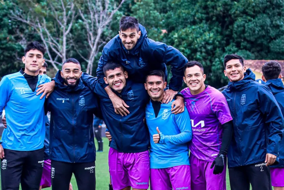 Buen ambiente se vive en Blooming. Con esa alegría reflejada en sus rostros esperan el choque con San Antonio. Foto: club Blooming