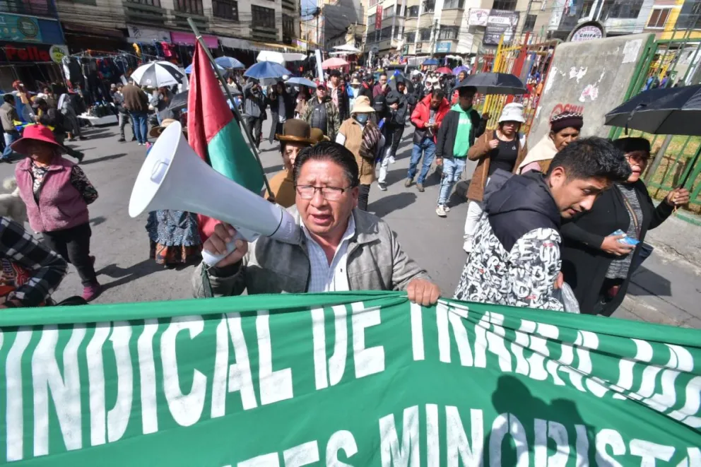 La marcha de los comerciantes en el centro de La Paz. Fotos: APG