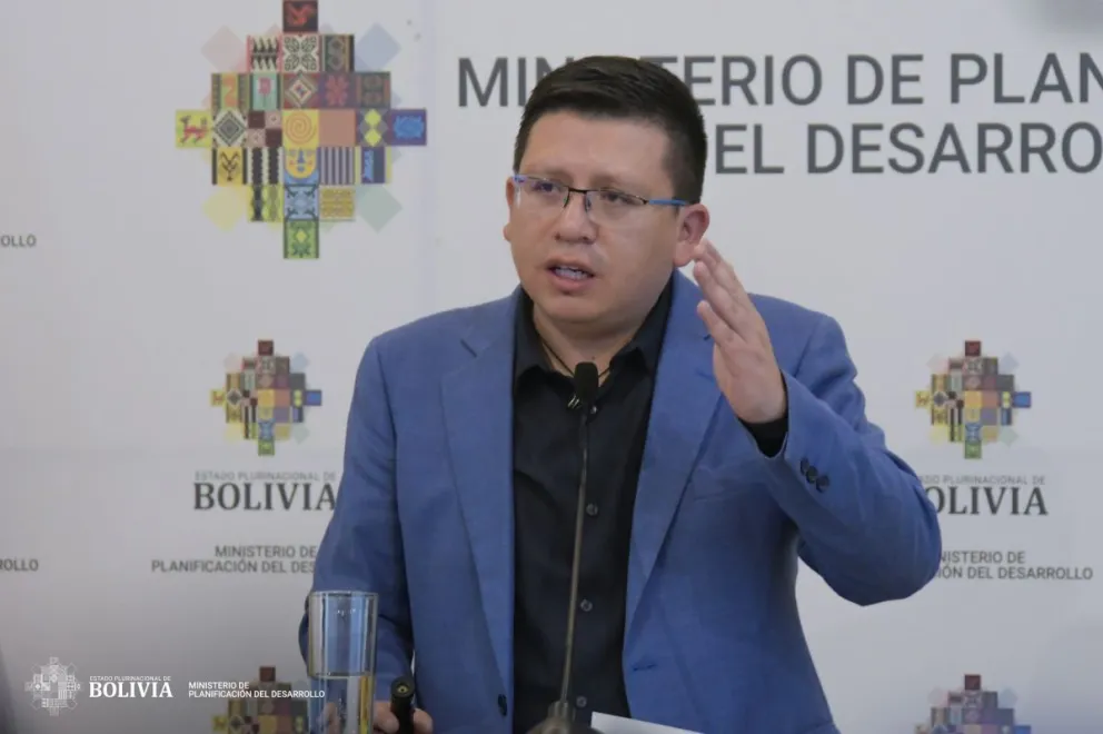 Sergio Cusicanqui, ministro de Planificación del Desarrollo, brinda conferencia de prensa. Foto: Ministerio de Planificación.