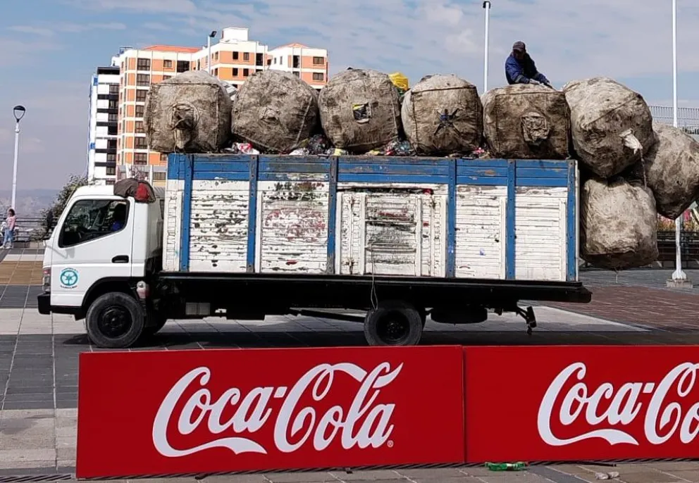 La jornada de intercambio de envases plásticos por retornables. Foto: NInoska Ríos