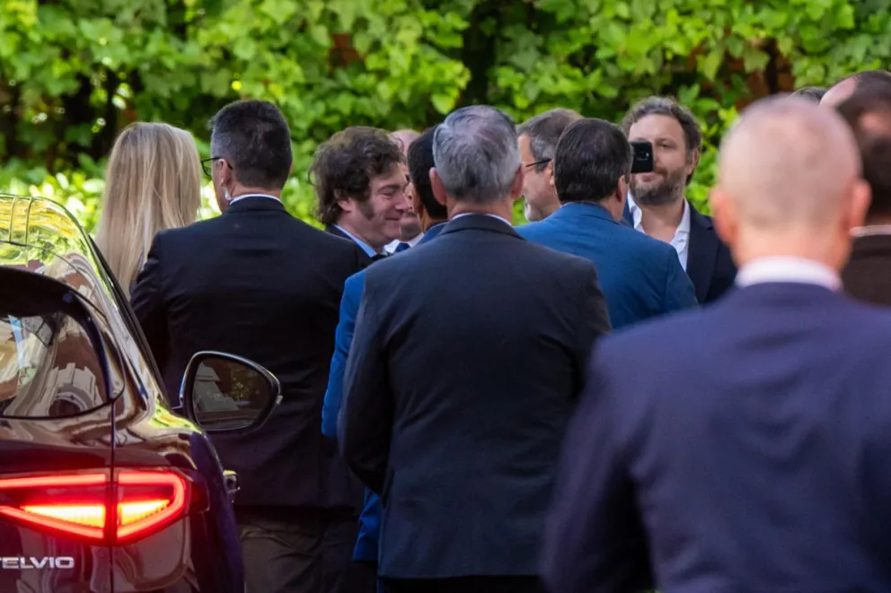 El presidente de Argentina llega a la residencia del embajador argentino en España. Foto: EFE
