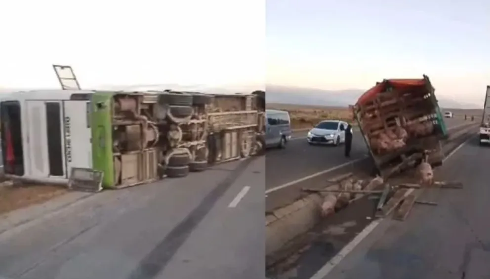 El bus volcado y el camión en la colisión cerca de la localidad de Ayo Ayo. Foto: Captura de video