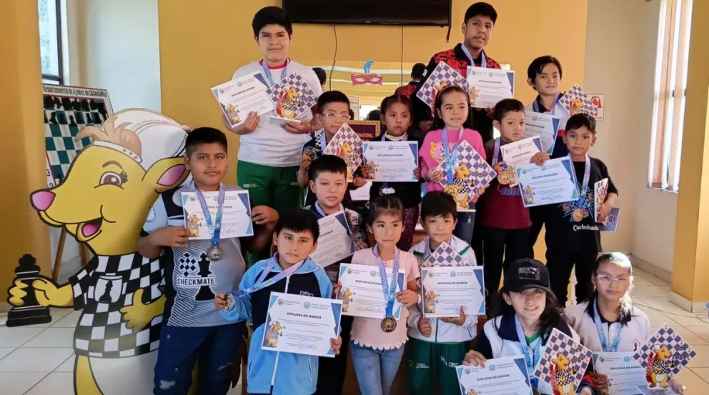 Los premiados del Nacional Clasificatorio en Cochabamba. Foto: Federación Boliviana de Ajedrez.