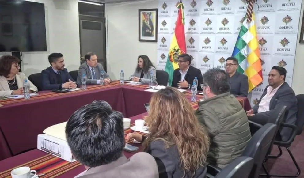 Autoridades de Gobierno y representantes de la Cifabol y la Asofar. Foto: RRSS