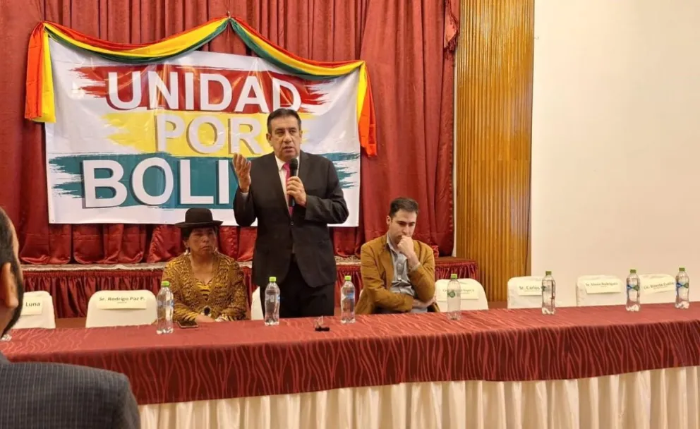 El candidato a la presidencia, Jaime Soliz, en el lugar del encuentro. Foto: Wara Arteaga
