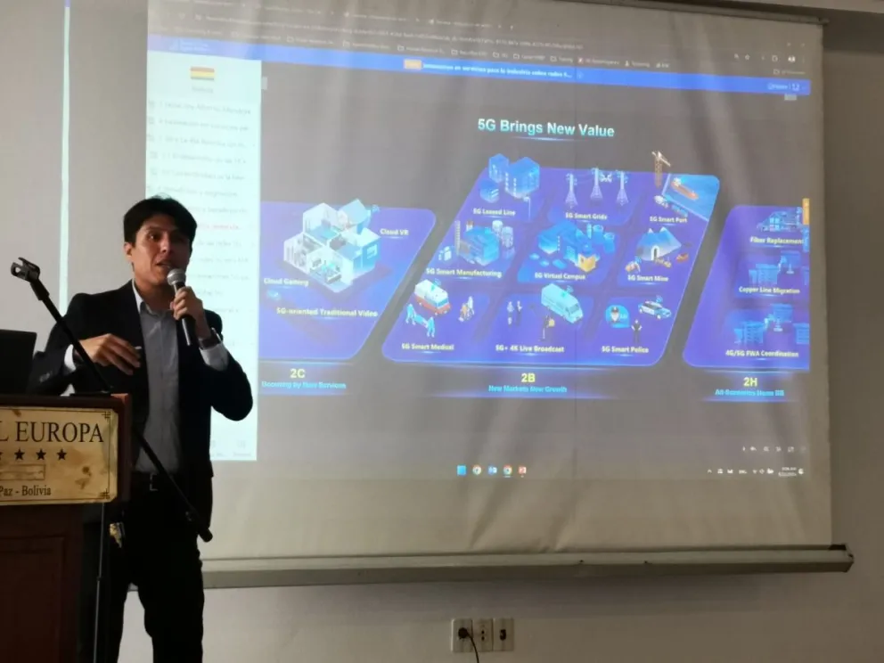 El gerente de Desarrollo de Negocios de Huawei, explica los beneficios de la red 5G. Foto: Marco Belmonte